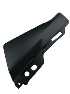  QJ SRK125S Ön Sele Alt Plastik  sol